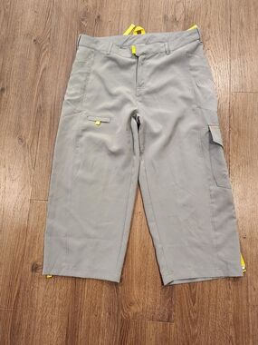 NWT Zumba Fitness Fade Cargo Capris - Large – Cement Gray/Yellow 💃